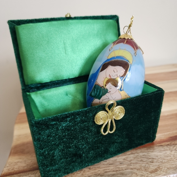 Li Bien "Mother Mary and Baby Jesus" Glass Ornament Hand Painted 2013 Keepsake - Picture 2 of 9